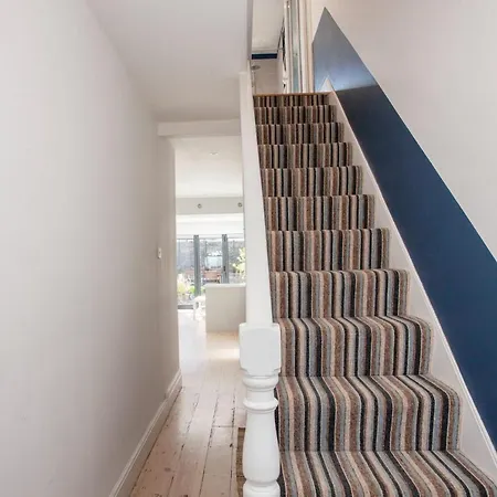 Stylish And Modern 2 Bedroom House - Bedminster * Bristol