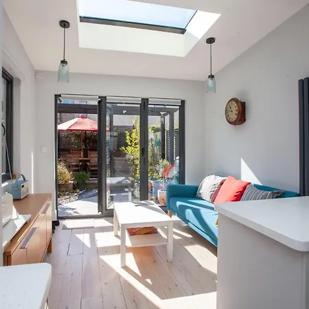 Stylish And Modern 2 Bedroom House - Bedminster *
