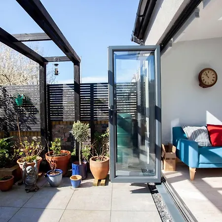 Stylish And Modern 2 Bedroom House - Bedminster