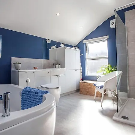 Stylish And Modern 2 Bedroom House - Bedminster *