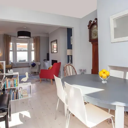 Stylish And Modern 2 Bedroom House - Bedminster