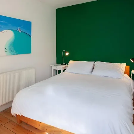 Stylish And Modern 2 Bedroom House - Bedminster Nyaraló *
