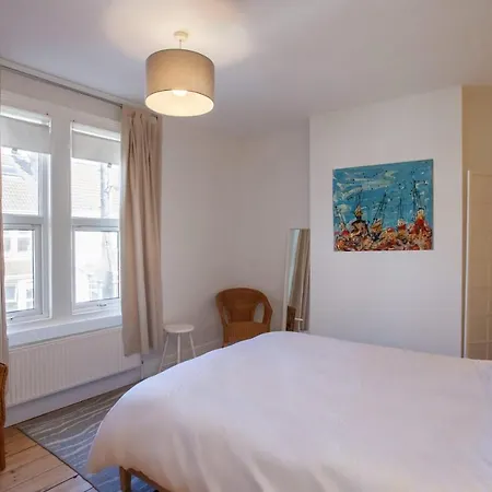 Stylish And Modern 2 Bedroom House - Bedminster * Bristol